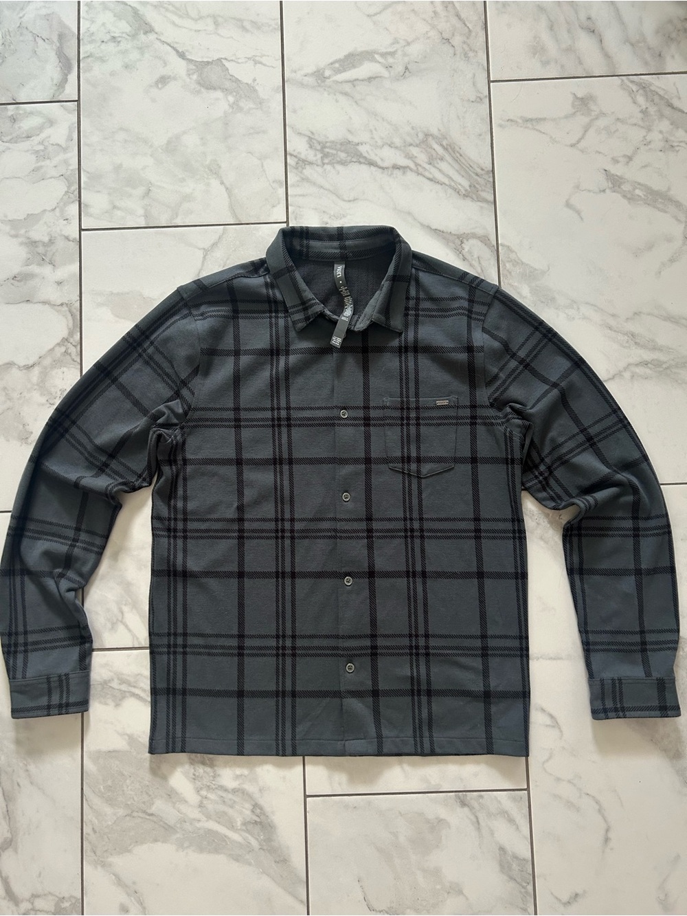 Vuori Seaview Plaid Button Down Shirt Grey / Charcoal
